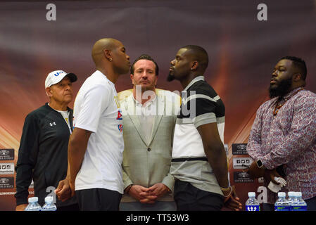 RIGA, Lettonie. 13 juin 2019. Conférence de presse avant le prochain super série demi-finale de boxe lutte entre Yunier Dorticos et Andrew Tabiti. Banque D'Images