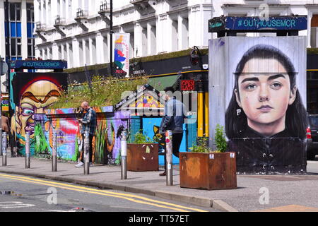 Stevenson Square, Manchester, UK, est de devenir un 'pop-up' du parc, le 19 juin 2019, à partir de 16h30 à 21h30, pour marquer la Journée de l'air pur le 20 juin. Les résidents sont la planification de l'événement et espérons inclure arbres temporaire, un espace conférenciers et d'activités sportives. Il est prévu de piétonniser certaines parties du nord de la trimestre, la zone qui comprend cette place et certaines personnes hall pour cette place d'être inclus à la rendre libre du trafic. Cette initiative arrive à un moment où les manifestations contre le changement climatique, le réchauffement climatique et la pollution atmosphérique sont en augmentation. Banque D'Images