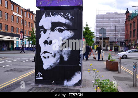 Stevenson Square, Manchester, UK, est de devenir un 'pop-up' du parc, le 19 juin 2019, à partir de 16h30 à 21h30, pour marquer la Journée de l'air pur le 20 juin. Les résidents sont la planification de l'événement et espérons inclure arbres temporaire, un espace conférenciers et d'activités sportives. Il est prévu de piétonniser certaines parties du nord de la trimestre, la zone qui comprend cette place et certaines personnes hall pour cette place d'être inclus à la rendre libre du trafic. Cette initiative arrive à un moment où les manifestations contre le changement climatique, le réchauffement climatique et la pollution atmosphérique sont en augmentation. Banque D'Images