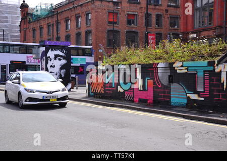 Stevenson Square, Manchester, UK, est de devenir un 'pop-up' du parc, le 19 juin 2019, à partir de 16h30 à 21h30, pour marquer la Journée de l'air pur le 20 juin. Les résidents sont la planification de l'événement et espérons inclure arbres temporaire, un espace conférenciers et d'activités sportives. Il est prévu de piétonniser certaines parties du nord de la trimestre, la zone qui comprend cette place et certaines personnes hall pour cette place d'être inclus à la rendre libre du trafic. Cette initiative arrive à un moment où les manifestations contre le changement climatique, le réchauffement climatique et la pollution atmosphérique sont en augmentation. Banque D'Images