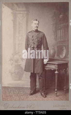 Victorian York, Yorkshire Cabinet Card montrant un officier de police principal Banque D'Images