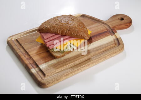 Le pain de viande fumé avec fromage sandwich au poulet Banque D'Images