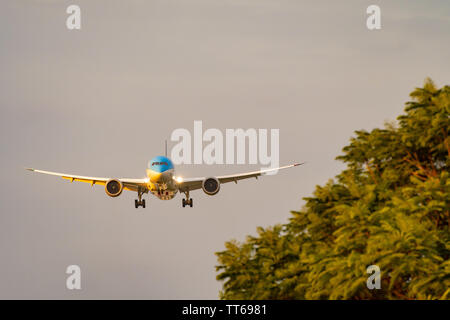 Montego Bay, Jamaïque - 4 mai 2019 : NEOS Compagnie (un italien) compagnie aérienne loisirs avions Boeing 787-9 Dreamliner atterrit à l'aéroport international Sangster. Banque D'Images