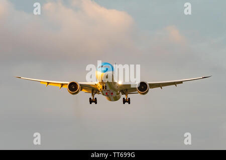 Montego Bay, Jamaïque - 4 mai 2019 : NEOS Compagnie (un italien) compagnie aérienne loisirs avions Boeing 787-9 Dreamliner atterrit à l'aéroport international Sangster. Banque D'Images