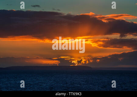 Coucher de soleil sur le port de Puerto Montt, Chili, Amérique du Sud Banque D'Images