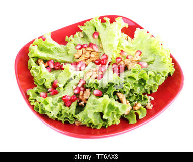 Salade fraîche avec des greens, grenat et d'épices sur la plaque isolated on white Banque D'Images