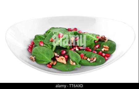 Salade fraîche avec des greens, grenat et d'épices sur la plaque isolated on white Banque D'Images