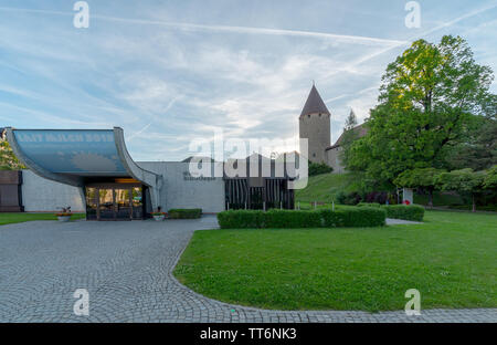 Bulle, FR / Suisse - 1 juin 2019 : le site historique musée et bibliothèque dans la ville suisse de bulle dans le canton de Fribourg Banque D'Images