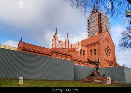 Minsk, Belarus - 15 novembre 2018 : église des Saints Simon et Helena sur la place de l'indépendance Banque D'Images