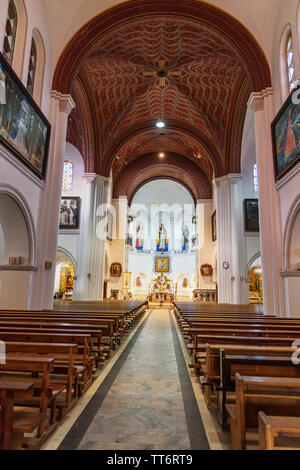 Minsk, Belarus - 15 novembre 2018 : Intérieur de l'église des Saints Simon et Helena Banque D'Images