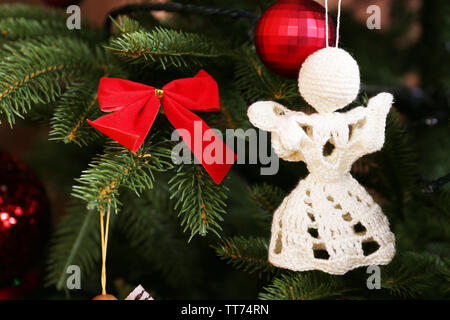 Les anges de Noël sur l'arbre de Noël, close-up Banque D'Images