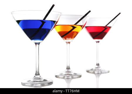 Les boissons alcoolisées dans les verres colorés isolated on white Banque D'Images