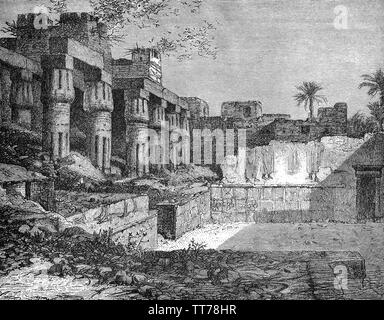 Le reste du temple de Louxor, situé sur la rive est du Nil, dans la ville aujourd'hui connue sous le nom de Louxor (Thèbes antique) et a été construit environ 1400 av. Contrairement aux autres temples de Thèbes, le temple de Louxor n'est pas dédié à un dieu ou un culte déifié version du roi dans la mort. Au lieu de cela, il était dédié au rajeunissement de la royauté ; il a peut-être été où la plupart des rois d'Egypte ont été couronnés. Banque D'Images