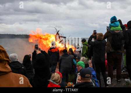 Songe d'une traditionnelle par un feu de la mer, dans le district de Lauttasaari, Helsinki Banque D'Images