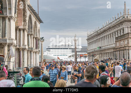 L'Europe, Italie, Venise - navire de croisière MSC Opera quitter Venise à Bacino San Marco quelques jours avant l'accident (26 mai 2019) Banque D'Images