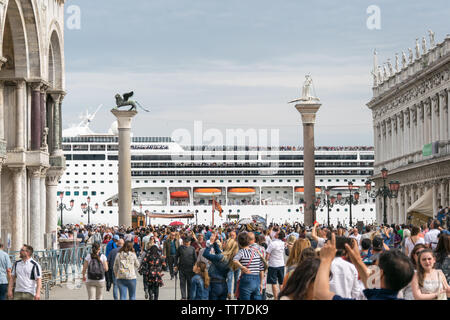 L'Europe, Italie, Venise - navire de croisière MSC Opera quitter Venise à Bacino San Marco quelques jours avant l'accident (26 mai 2019) Banque D'Images