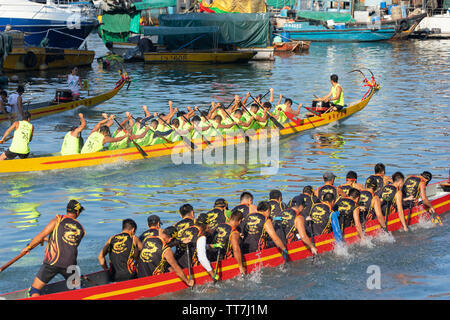 Bateaux-dragons à Shau Kei Wan Port, l'île de Hong Kong, Hong Kong, Chine Banque D'Images