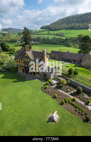 Vue de la porterie de la tour sud au château de Stokesay, Craven Arms, Shropshire, Angleterre. Banque D'Images