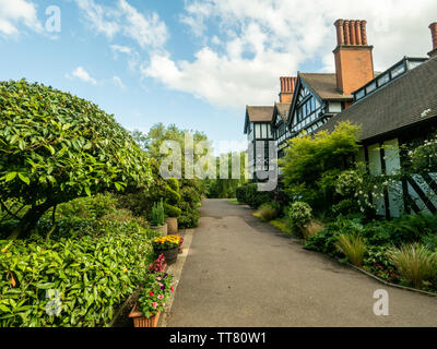 Terrain Du Manoir De Bhaktivedanta. Maison de campagne mock-Tudor donnée par George Harrison comme centre de rituels et d'apprentissage ISKCON. Banque D'Images