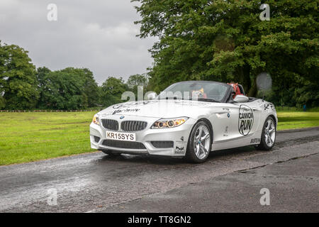 BMW série 3 blanche, cabriolet, capote souple, roadster à toit ouvert, cabriolet, Drop-tops, sportscars, roadster, cabriolet White classiques modernes populaires au festival d'été de Leyland. Banque D'Images