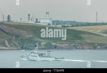 Crosshaven, Cork, Irlande. 14 Juin, 2019. Les navires de la Marine irlandaise, LÉ Eithne,passant la raffinerie de pétrole à Whitegae en rentrant chez lui après une patrouille d'h Banque D'Images