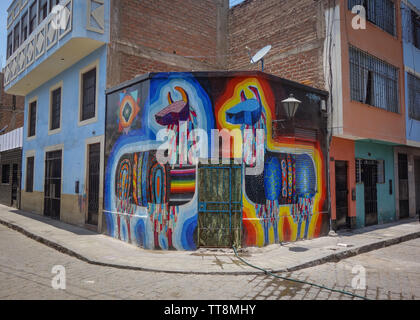 Art urbain murales dans les rues autour de monument de Callao, Lima, Pérou Banque D'Images