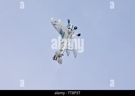 Bücher Jungmann G-BSAJ avec le schéma de couleurs aux Jeux Olympiques de Berlin 1936 volant à la Shuttleworth volants Bourget sur le 2e juin 2019 Banque D'Images