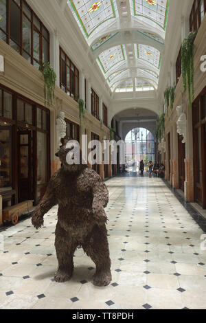 Lima, Pérou - 10 mars 2019 : ours sculpture de la Casa Ronald 'Fugaz' bâtiment à Callao Monumental art project. Banque D'Images