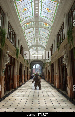 Lima, Pérou - 10 mars 2019 : ours sculpture de la Casa Ronald 'Fugaz' bâtiment à Callao Monumental art project. Banque D'Images