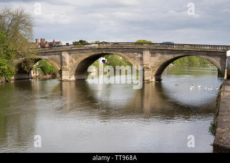 Le 3-span Bewdley maçonnerie Pont sur la Severn a été construit en 1798 par Thomas Telford et est une structure Banque D'Images