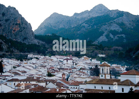 Les modèles de toit village blanc d'Andalousie, Espagne Grazalema Banque D'Images