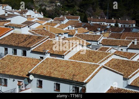 Les modèles de toit village blanc d'Andalousie, Espagne Grazalema Banque D'Images