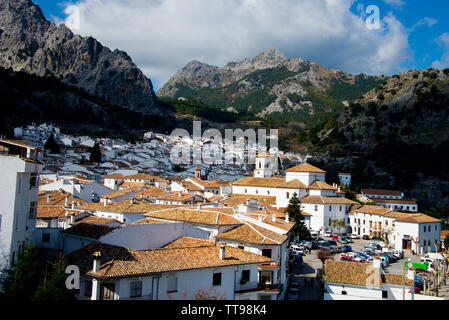 Les modèles de toit village blanc d'Andalousie, Espagne Grazalema Banque D'Images