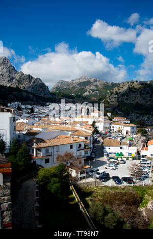 Les modèles de toit village blanc d'Andalousie, Espagne Grazalema Banque D'Images