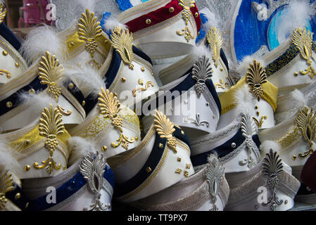 Bouchons pour la célébration de la circoncision (sünnet) sur l'échoppe de marché à Sanliurfa bazar, Turquie Banque D'Images