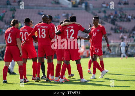 Pasadena, États-Unis. 15 Juin, 2019. Team Canada célèbre après Jonathan David (20) marque le premier but de la coupe d'or. Crédit : Ben Nichols/Alamy Live News Banque D'Images