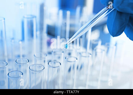 Scientist working in laboratory Banque D'Images