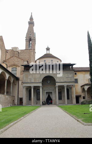 Chapelle Pazzi conçu par Filippo Brinelleschi, un des chefs-d'œuvre Renaissance de Florence, Italie Banque D'Images