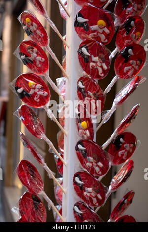 Groupe des paniers ronds colorés lollipops de San Fermin fêtes, Pamplona, Navarra, Espagne, Europe Banque D'Images