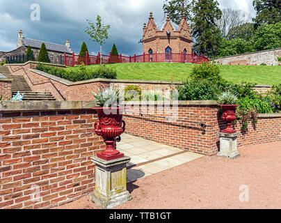 Entrée de serre à la Reine Elisabeth jardins clos de Dumfries House et jardin à Dumfries House Estate Cumnock East Ayrshire Scotland UK Banque D'Images