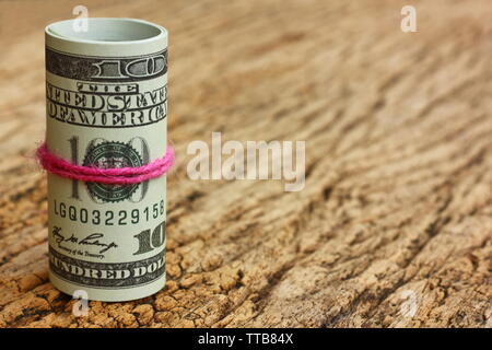 American Bank Note sur vintage brown wood background. L'argent américain distribué world wild. L'argent de paiement,enregistrement, remboursement légal. Banque D'Images