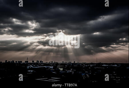 Bangkok Vue aérienne . Rayons du soleil sur les bâtiments urbains .cityscape Banque D'Images