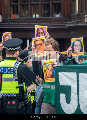 Glasgow, Ecosse, Royaume-Uni. 14 Juin 2019 : Une veillée à Glasgow pour les victimes de l'incendie de la tour de Grenfell qui s'est passé en juin 2017 à Londres. Banque D'Images