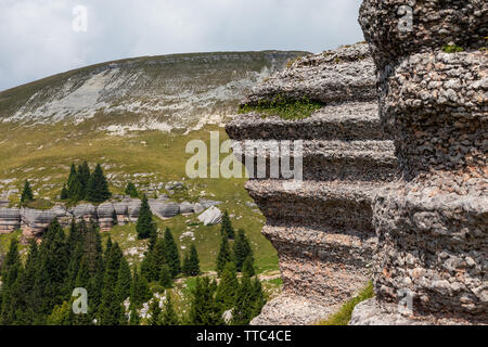 'Città di Roccia', caractéristiques géologiques. Plateau de montagne Asiago. Vénétie. Italie. Europe. Banque D'Images