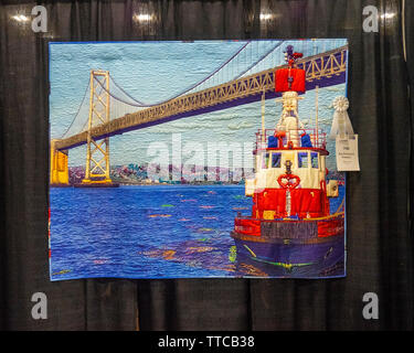 WALL QUILTS Quilts picturale : parrainé par Elna USA : Mention honorable - SAN FRANCISCO FIREBOAT par Diane Longat Printemps Quilt Show 2019 Paducah Kentuck Banque D'Images