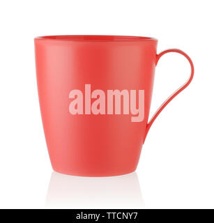 Tasse en plastique isolé sur fond blanc Banque D'Images