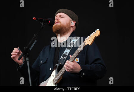 Newport, île de Wight, au Royaume-Uni. 16 juin 2019. Tom Walker sur scène à l'île de Wight Festival. Fletcher-Park Crédit : Dawn/Alamy Live News Banque D'Images