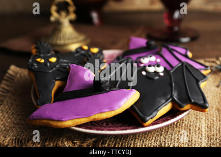 Les cookies d'Halloween créatif sur fond de bois Banque D'Images