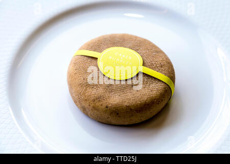 Cheesecake par le célèbre chef de cuisine moléculaire Albert Adria à gâteaux & Bulles au Café Royal, Londres, UK Banque D'Images