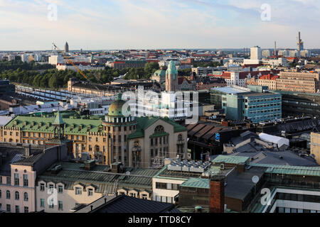 Vue aérienne sur Helsinki du Ateljee Bar en haut de l'hôtel Tornicop Banque D'Images